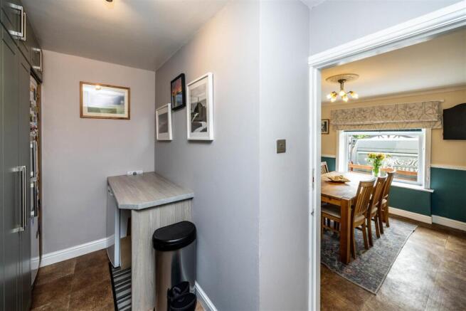 4 bed Semi-Detached for sale Image 9