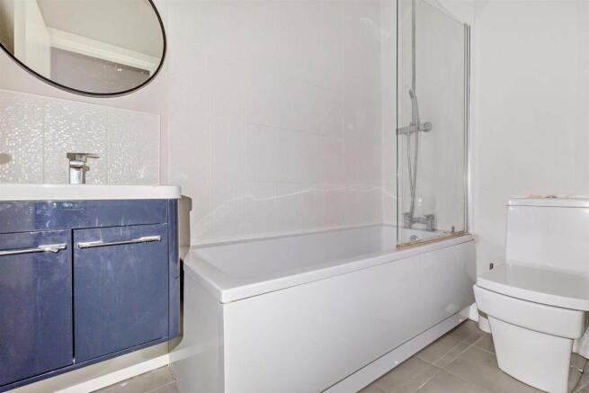 2 bed Flat for sale Image 5