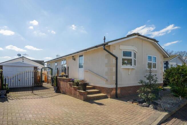 2 bed Park Home for sale Image 9