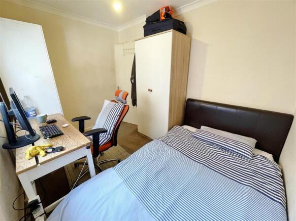 3 bed Flat for sale Image 12