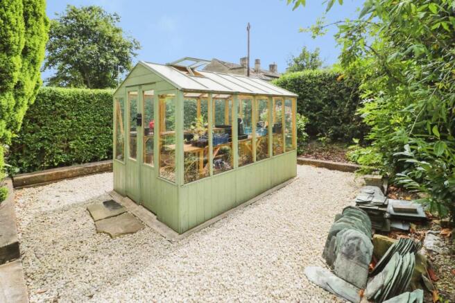 6 bed Semi-Detached for sale Image 4
