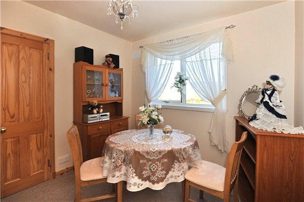 Dining Room/Bed 3