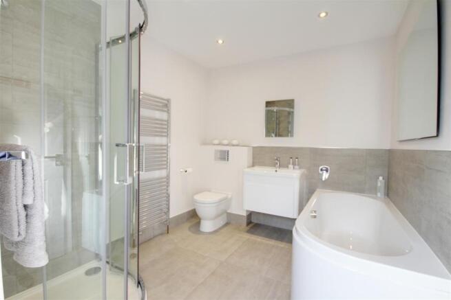 Bathroom 1.jpg
