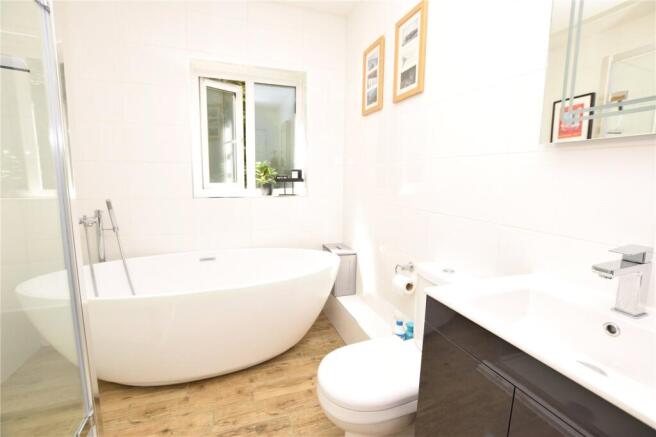 5 bed Detached for sale Image 7