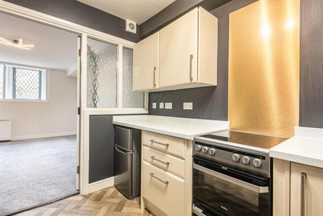 1 bed Apartment to rent Image 6