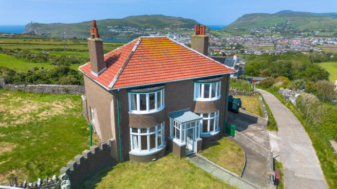 4-bed detached on Fieldsway, Howe Road, Port St. Mary, IM9 5PR, £460,000