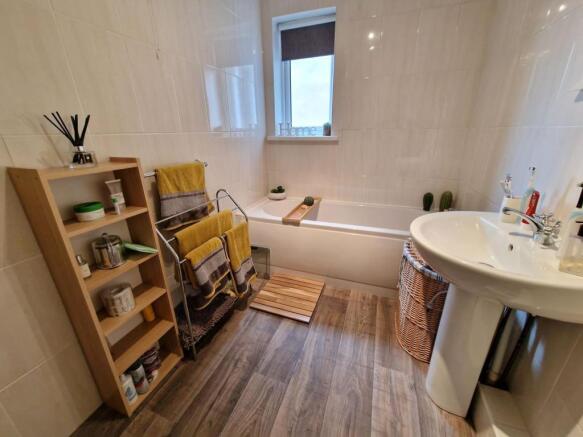 BATHROOM.jpeg