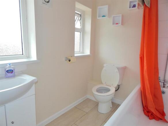BATHROOM.JPG