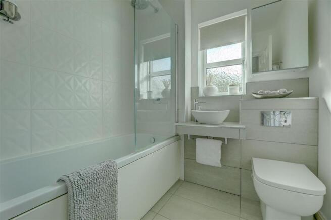 8 Bathroom.jpg
