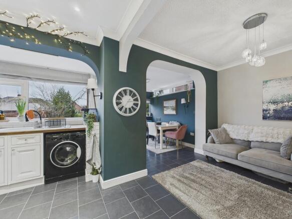 4 bed Semi-Detached to rent Image 5
