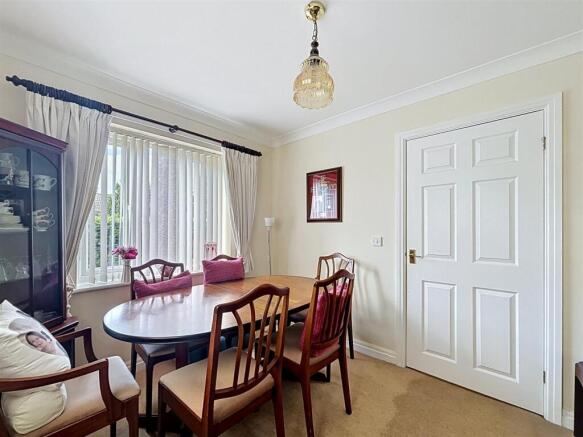 3 bed Detached for sale Image 5
