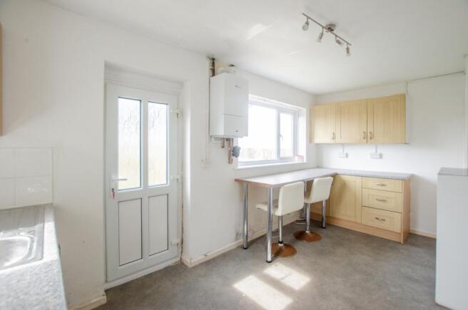 25 Kay Crescent TPS Bodmin 01208 74182-15