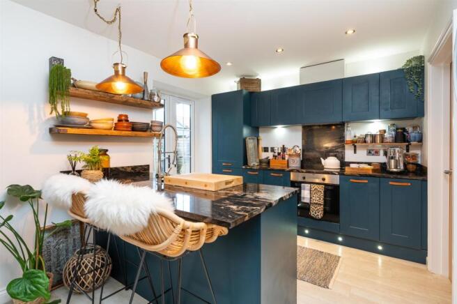 KITCHEN/DINING ROOM