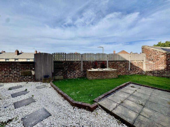 2 bed Terraced to rent Image 11
