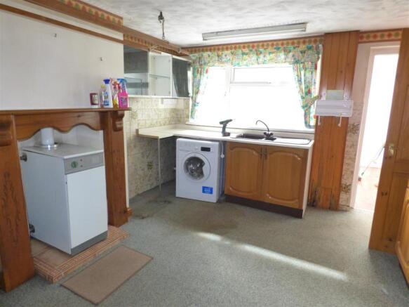 KITCHEN/DINING ROOM