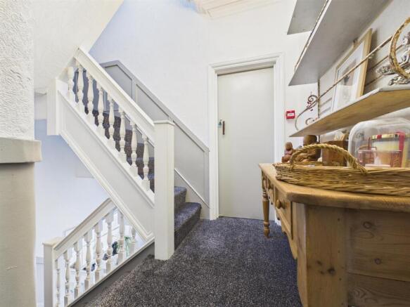 9 bed Detached for sale Image 8