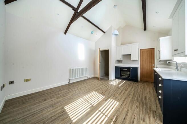 2 bed Mews to rent Image 6