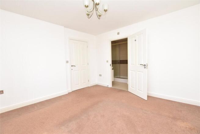5 bed Detached for sale Image 6