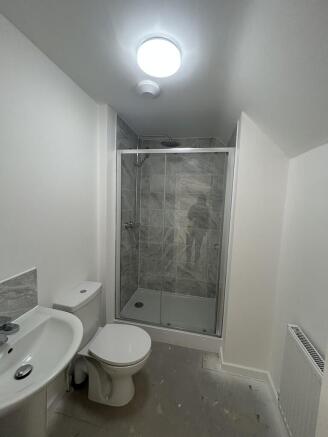 4 bed Semi-Detached to rent Image 8