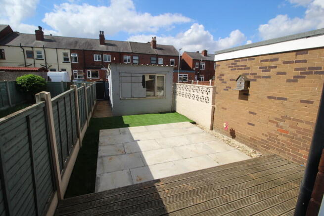 2 bed Terraced to rent Image 4