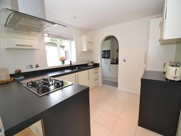 4 bed Detached for sale Image 6