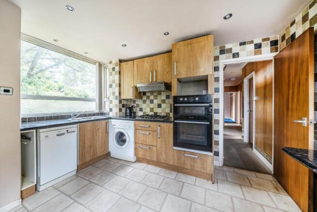 5 bed Detached for sale Image 5