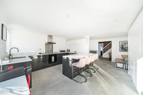 Vicarage Lane, Laleham, Surrey, TW18