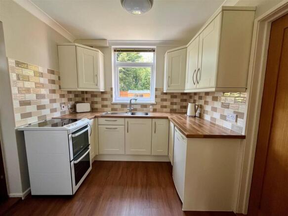 3 bed Semi-Detached for sale Image 6