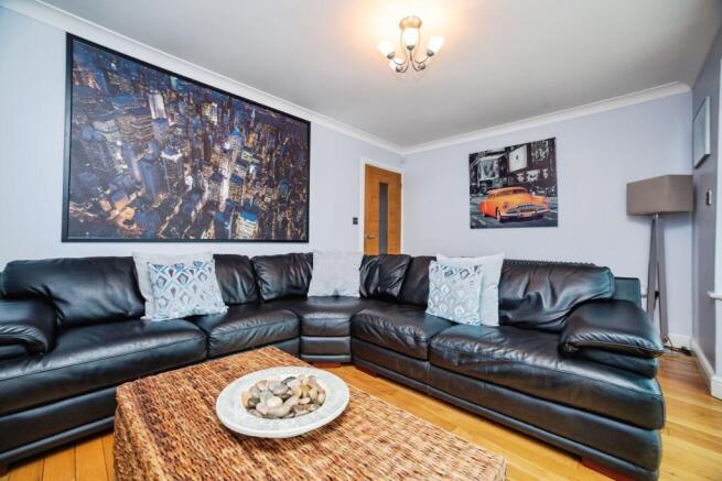 5 bed House for sale Image 12