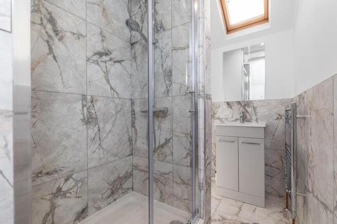 6 bed House to rent Image 9