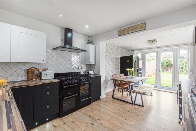KITCHEN / DINER