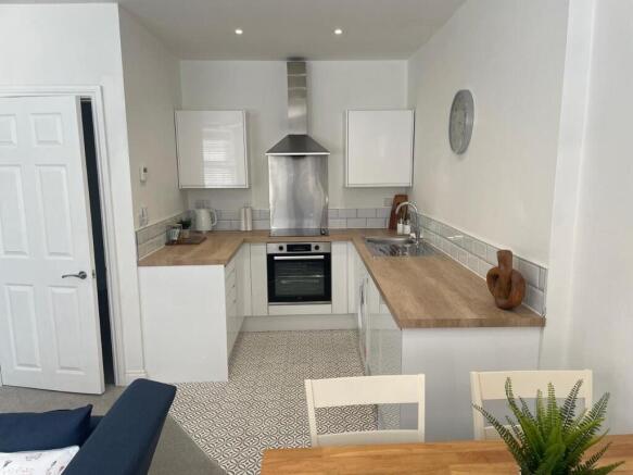 2 bed Apartment to rent Image 9