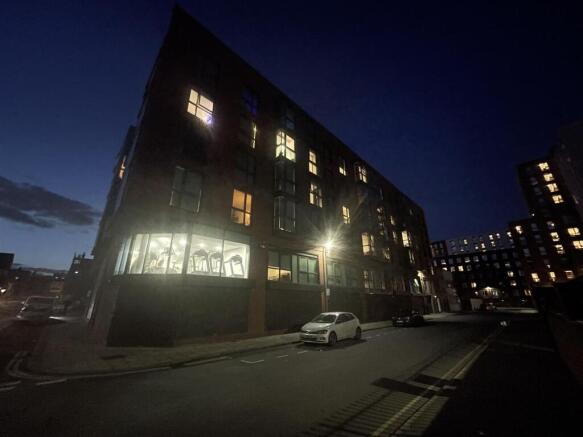 2 bed Apartment to rent Image 11
