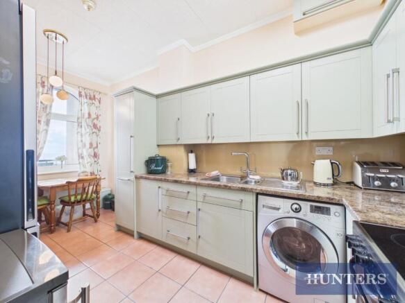 2 bed Apartment for sale Image 4