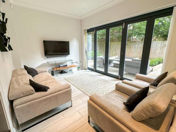 Hayescroft Gardens, Didsbury, Manchester photo 4