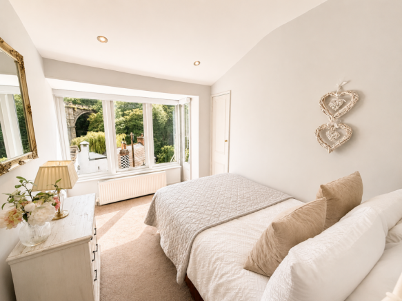 2 bed House to rent Image 11