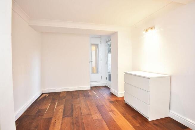 2 bed Flat for sale Image 4