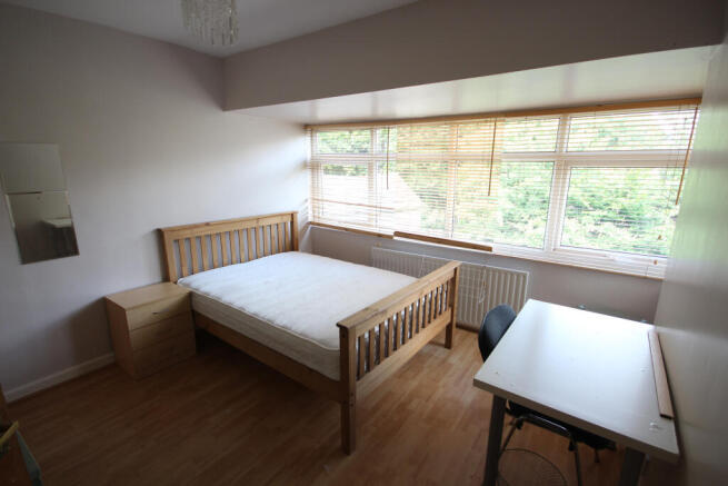 4 bed Semi-Detached to rent Image 12