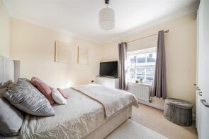16a, Buttermarket, Dorchester DT1 3AZ
