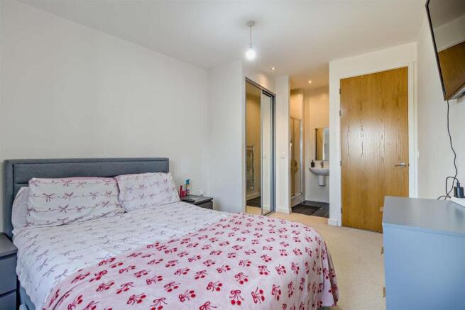 8700105-interior02-800.jpg