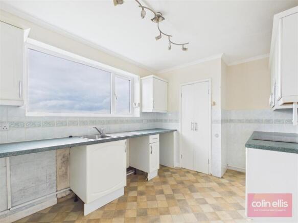 2 bed Ground Flat for sale Image 5
