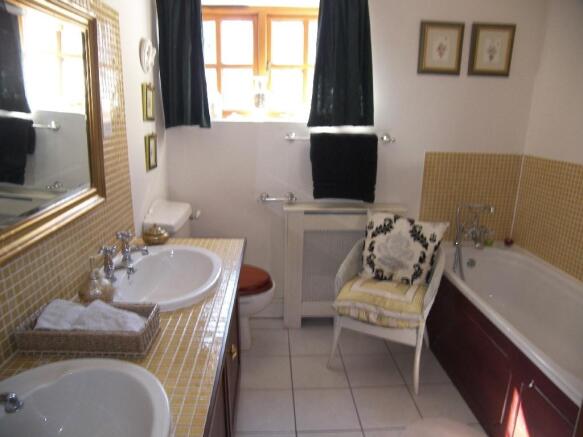 FAMILY BATHROOM