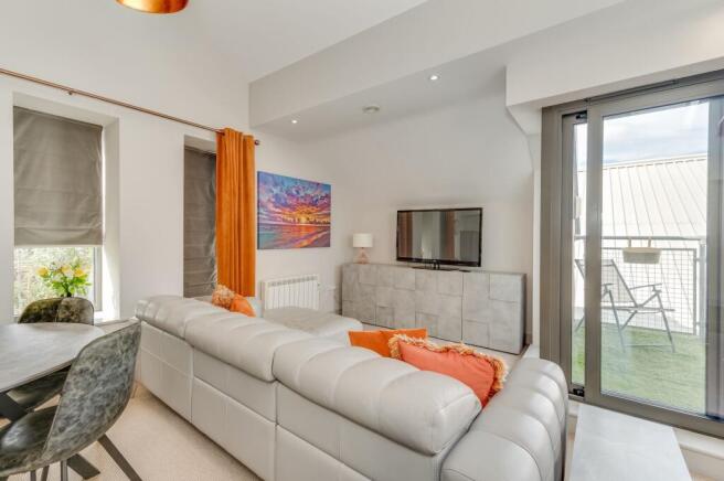 2 bed Flat for sale Image 11