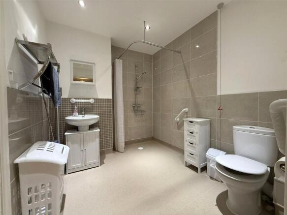 2 bed Apartment for sale Image 10