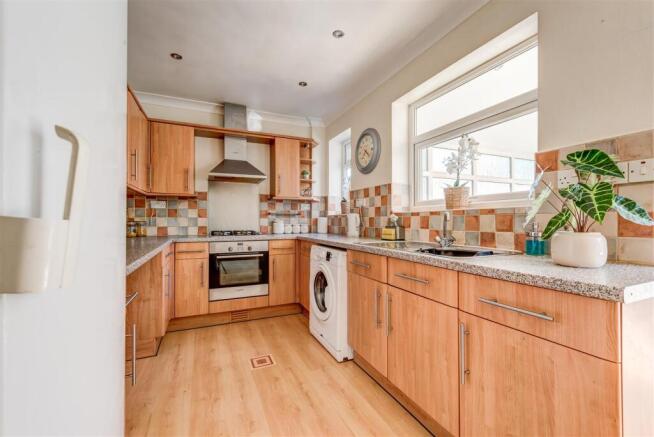 3 bed Semi-Detached for sale Image 8