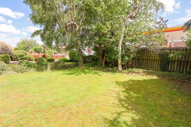 2 bed Apartment to rent Image 10