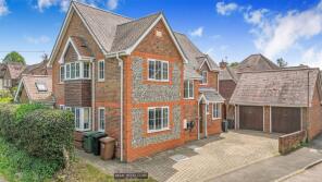 1, Dean Wood Close, Woodcote, Reading RG8 0PW