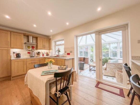 ENTERTAINMENT KITCHEN DINER