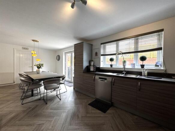 Kitchen/Dining