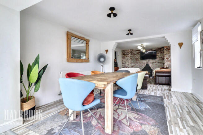 4 bed Detached for sale Image 7